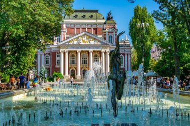 Sofya, Bulgaristan, 2 Eylül 2018: İnsanlar güneşli havanın keyfini çıkarıyor