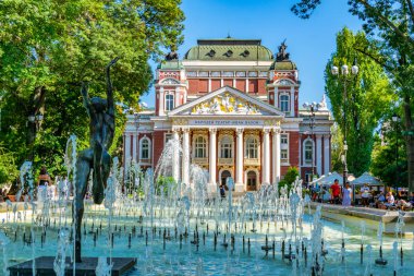 Sofya, Bulgaristan, 2 Eylül 2018: İnsanlar güneşli havanın keyfini çıkarıyor