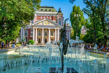 Sofya, Bulgaristan, 2 Eylül 2018: İnsanlar güneşli havanın keyfini çıkarıyor