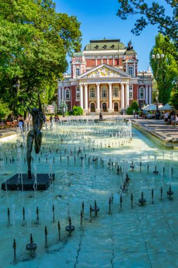 Sofya, Bulgaristan, 2 Eylül 2018: İnsanlar güneşli havanın keyfini çıkarıyor