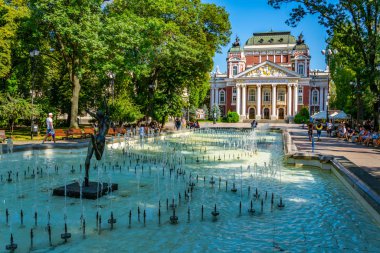 Sofya, Bulgaristan, 2 Eylül 2018: İnsanlar güneşli havanın keyfini çıkarıyor