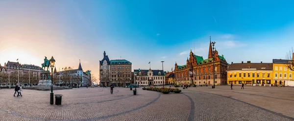 MALMO, SWEDEN, APRIL 24, 2019: Sunset view of the town hall in Malmo, Sweden — Stock Photo, Image