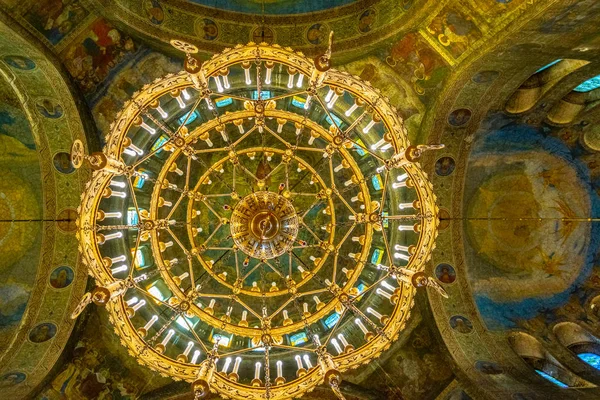Sofia, Bulgarije, 2 september 2018: Interieur van de kathedraal van Sofia — Stockfoto