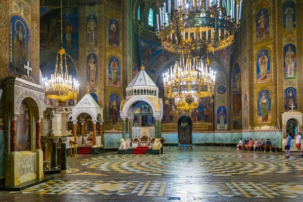 Sofia, Bulgarije, 2 september 2018: Interieur van de kathedraal van Sofia — Stockfoto