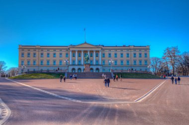 Oslo, Norveç, 15 Nisan 2019: Oslo, Norw 'daki kraliyet sarayı manzarası