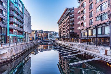 Oslo, Norveç, 15 Nisan 2019 İnsanlar Stranden w 'da geziniyor.