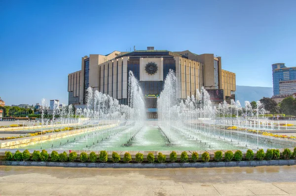 Sofia, bulgaria, september 2, 2018: ein schöner brunnen in fron — Stockfoto