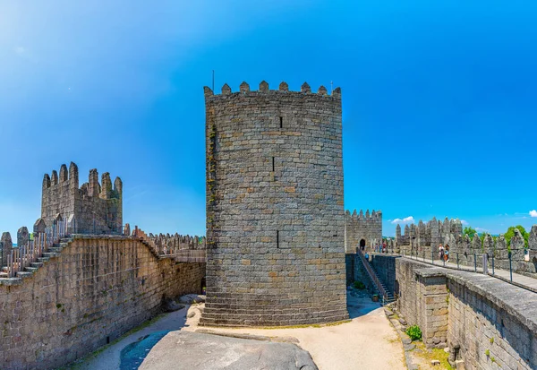 GUIMARAES, PORTUGAL, MAY 22, 2019: View of Guimaraes castle in Portugal — Stock Photo, Image