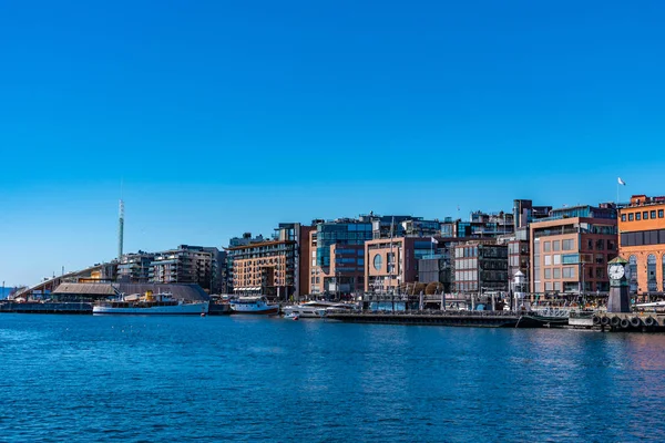 stock image OSLO, NORWAY, APRIL 15, 2019: People are strolling on Stranden w