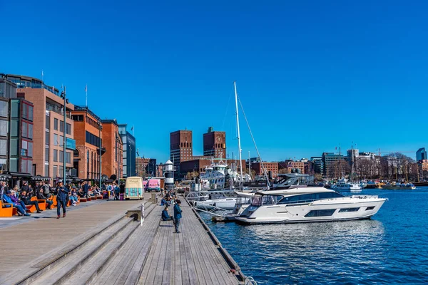 Oslo, norwegen, 15. april 2019: Rathaus in oslo hinter st — Stockfoto