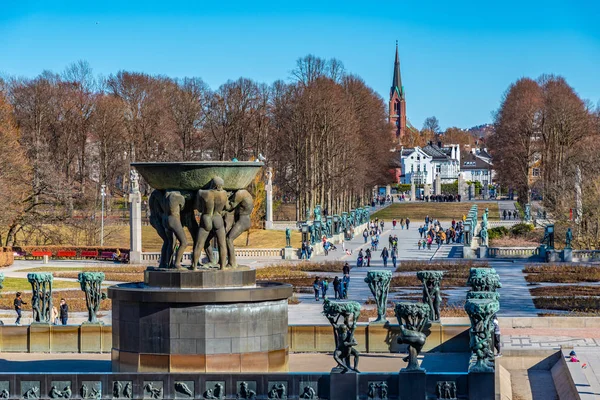 2019年4月15日ノルウェー、オスロ:オスロのヴィゲランド公園で噴水, — ストック写真