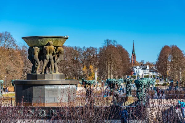 Oslo, norwegen, 15. april 2019: brunnen im vigeland park in oslo, — Stockfoto