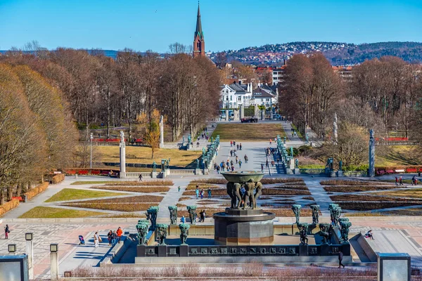 2019年4月15日ノルウェー、オスロ:オスロのヴィゲランド公園で噴水, — ストック写真