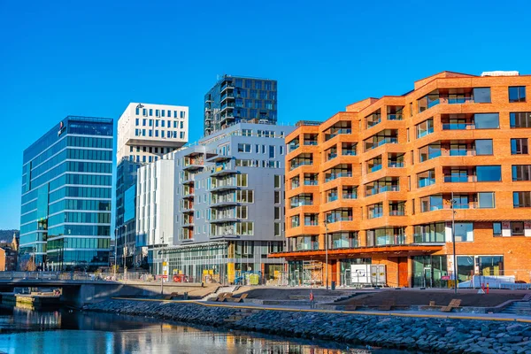 Oslo, Noorwegen, 15 april 2019: skyline van wolkenkrabbers in Oslo, Nee — Stockfoto