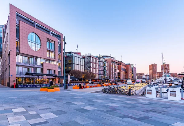 Oslo, Norway, April 15, 2019: sunset view of Aker brygge dialc — 스톡 사진