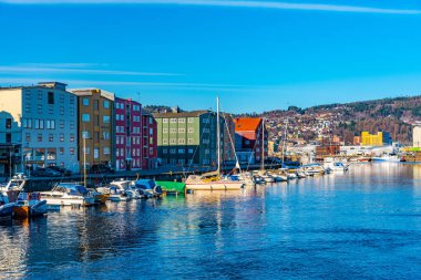 Trondheim, Norveç, 17 Nisan 2019: N 'deki Trondheim marinasının görüntüsü