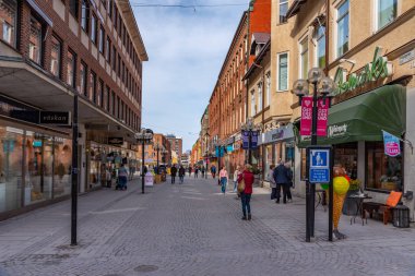 Ostersund, İsveç, 18 Nisan 2019: İnsanlar Präs 'ta geziniyor