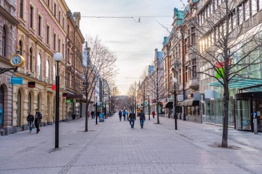 Sundsvall, İsveç, 18 Nisan 2019: S merkezinde bir cadde görüntüsü
