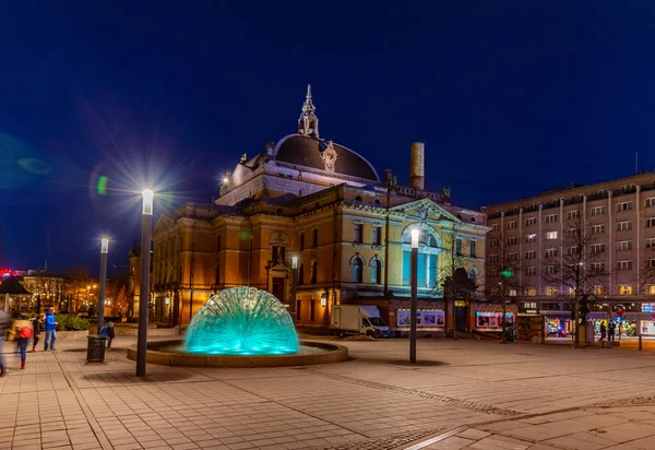 挪威奥斯陆，2019年4月15日：国家剧院的夜景 — 图库照片