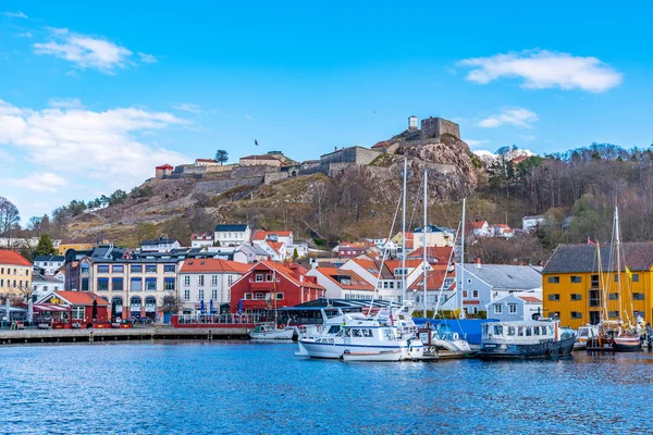 Halden, Norvégia, 2019. április 16.: Fredriksten erőd kilátással — Stock Fotó