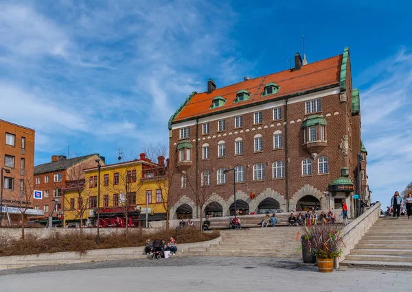 OSTERSUND, SUÈDE, 18 AVRIL 2019 : Vue de la place Stortorget à — Photo