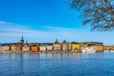 Stockholm, İsveç, 20 Nisan 2019: Gamla 'nın renkli binaları 