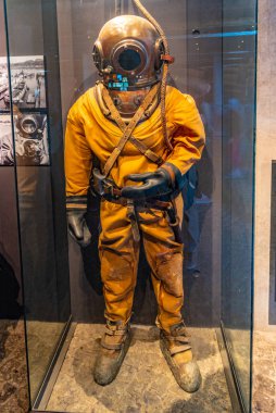 Stockholm, İsveç, 20 Nisan 2019: Eski dalış ekipmanları