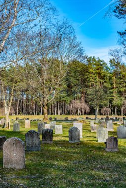 Stockholm, İsveç, 21 Nisan 2019: Skogskyrkog 'daki mezar taşları