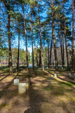 Stockholm, İsveç, 21 Nisan 2019: Skogskyrkog 'daki mezar taşları