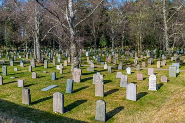 Stockholm, İsveç, 21 Nisan 2019: Skogskyrkog 'daki mezar taşları