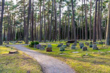 Stockholm, İsveç, 21 Nisan 2019: Skogskyrkog 'daki mezar taşları