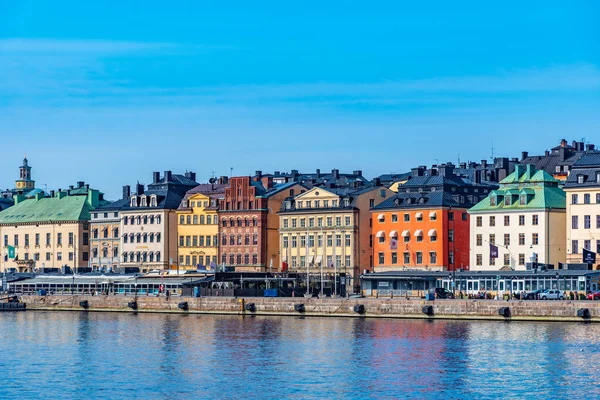 Sztokholm, Szwecja, 20 kwietnia 2019: Kolorowe budynki Gamla — Zdjęcie stockowe