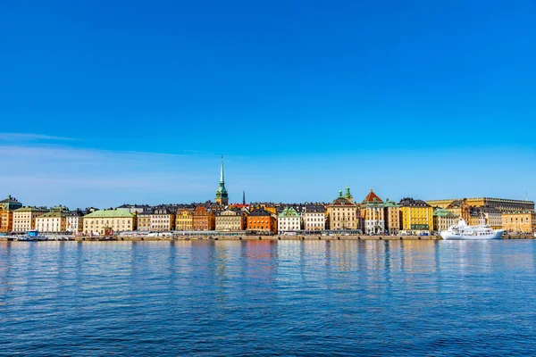 Stockholm, Švédsko, 20. dubna 2019: Barevné budovy Gamla — Stock fotografie