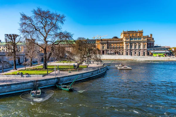 Stockholm, schweden, 20. april 2019: die schweden werden von den menschen überholt — Stockfoto