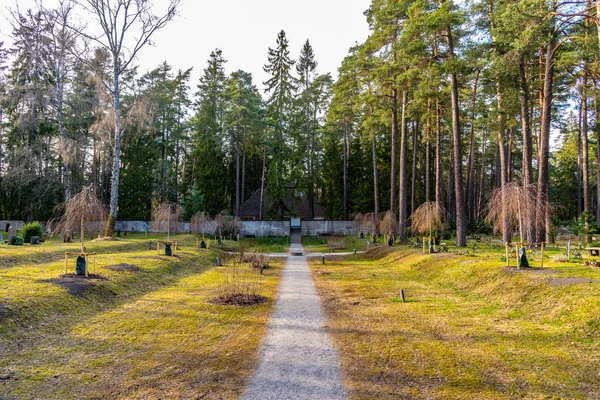 2019年4月21日，瑞典斯德哥尔摩：Skogsky rkog墓碑 — 图库照片