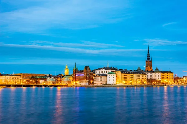Sztokholm, Szwecja, 21 kwietnia 2019: Zachód słońca widok Gamla Stan stary Obrazek Stockowy