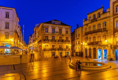 Coimbra, Portekiz, 20 Mayıs 2019: İnsanların günbatımı görüntüsü soluk