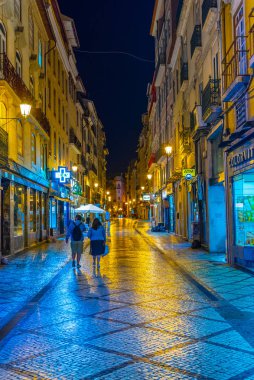 Coimbra, Portekiz, 20 Mayıs 2019: Gezen insanların gece görüşü 