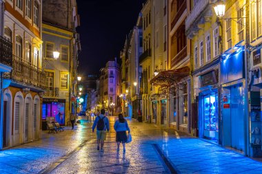 Coimbra, Portekiz, 20 Mayıs 2019: Gezen insanların gece görüşü 