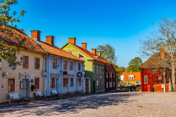 Linkoping, Svédország, 2019. április 23.: View of traditional wood ho — Stock Fotó