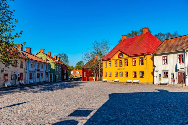 Linkoping, Svédország, 2019. április 23.: View of traditional wood ho — Stock Fotó