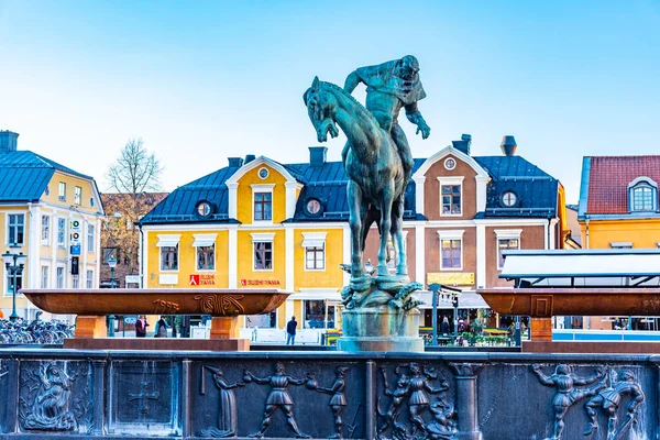 LINKOPING, SUECIA, 23 DE ABRIL DE 2019: Vista de la Plaza Stora Torget i — Foto de Stock