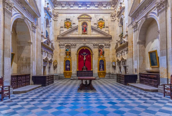 SALAMANCA, SPAGNA, 19 MAGGIO 2019: Interno del Convento di San Esteb — Foto Stock
