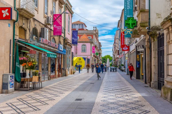 VISEU, PORTUGAL, MAY 20, 2019: People are strolling through cent — Stock Photo, Image