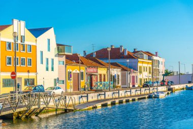 Aveiro, Portekiz, 21 Mayıs 2019: Av 'da renkli bir kanal görüntüsü