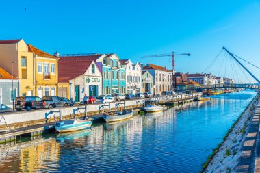 Aveiro, Portekiz, 21 Mayıs 2019: Av 'da renkli bir kanal görüntüsü