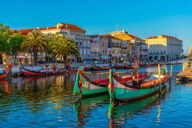 Aveiro, Portekiz, 21 Mayıs 2019: Moliceiro gemileri kıyıya yanaşıyor
