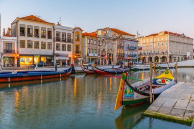 Aveiro, Portekiz, 21 Mayıs 2019: Moliceiro gemileri kıyıya yanaşıyor