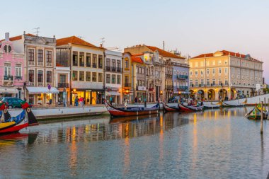 Aveiro, Portekiz, 21 Mayıs 2019: Moliceiro gemileri kıyıya yanaşıyor