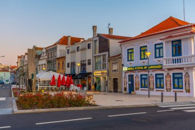 Aveiro, Portekiz, 21 Mayıs 2019: Eski şehrin küçük meydanı 